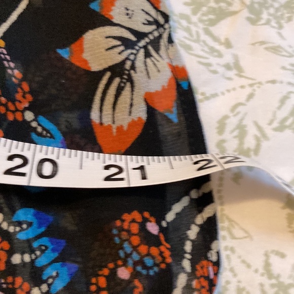 Cute patterned dress - Picture 5 of 7